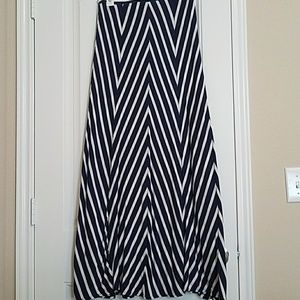 Max Studio long, chevron skirt